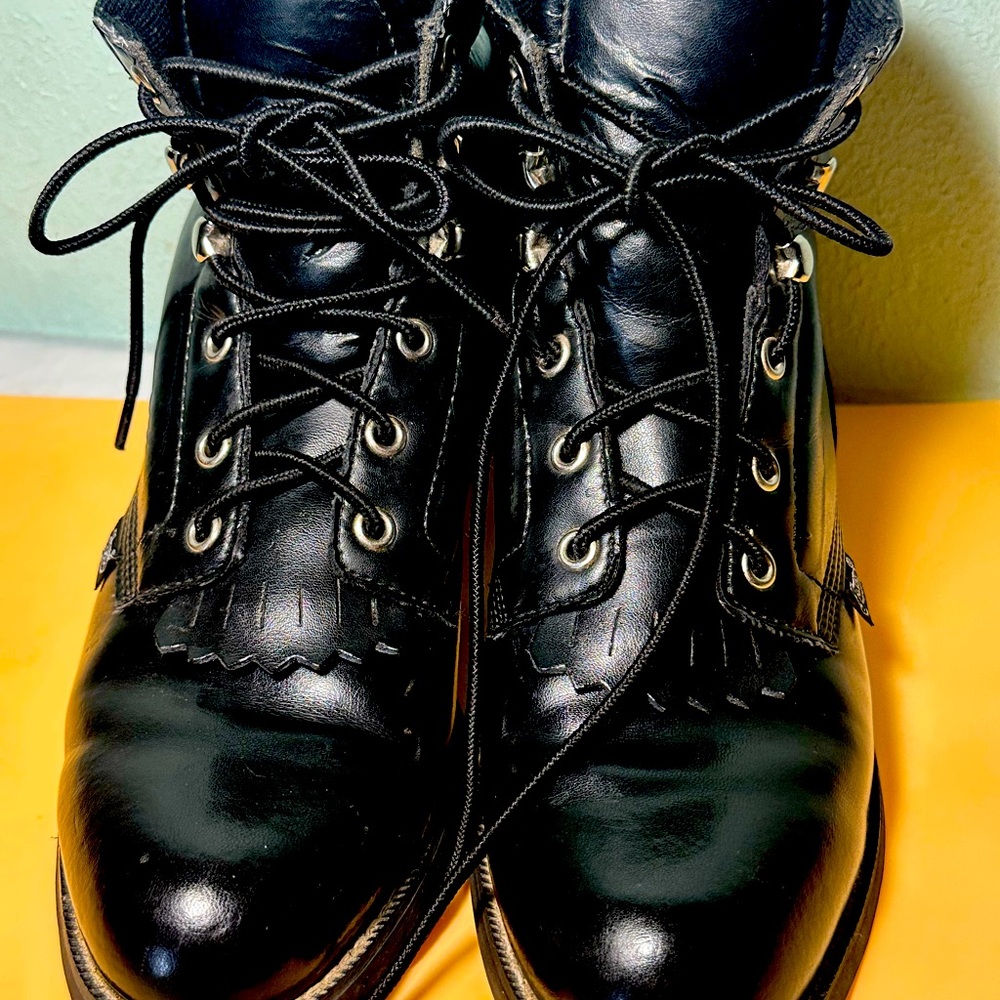 Justin Basic Western lace up Ankle Boots Ladies  size 7 1/2 c